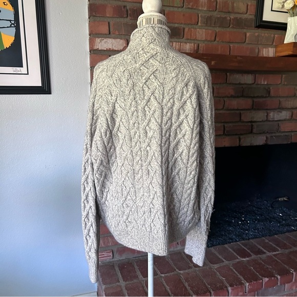 VINCE Cable Knit Turtleneck Cashmere Blend Sweater in Light Grey Sz L - Picture 8 of 10